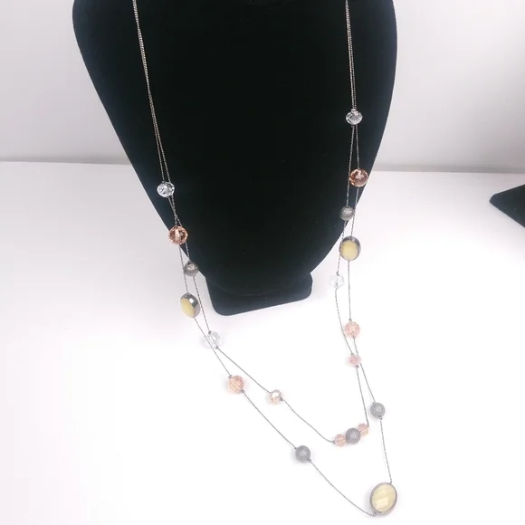 NY Crystal and Metal Beads Necklace. - Picture 2 of 4